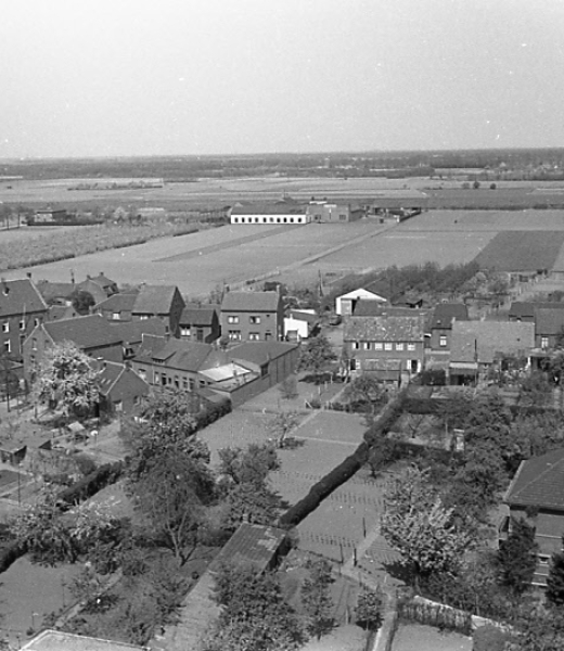 Luchtfoto van de hoekstraat in Tegelen