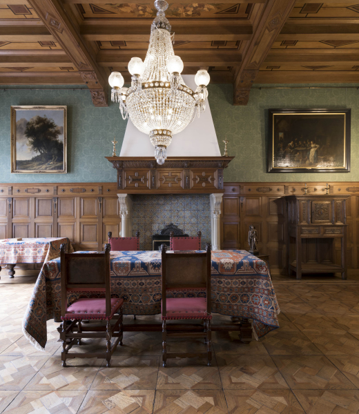 Voorkamer met kroonluchter