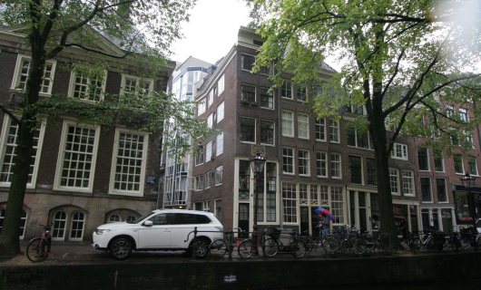 Amsterdam, Spinhuissteeg 2/ Oudezijds Achterburgwal 187