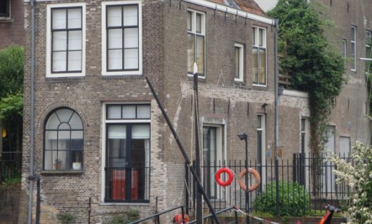 Dordrecht, Wijnstraat 124-128