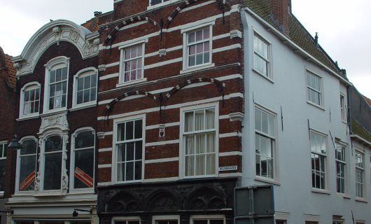 Delft, Wijnhaven 16/Boterbrug 17