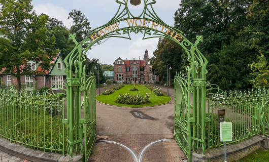 Rams Woerthe gevel met voortuin