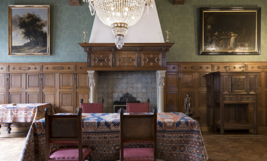 Voorkamer met kroonluchter