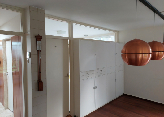 Eetkamerkast voor restauratie