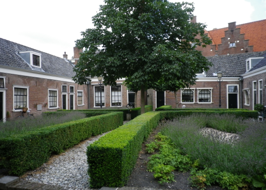 Hoorn Munnickenveld 21a tm 21g complex Claes Stapelshofje 2