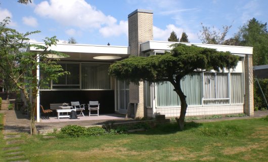 Rotterdam Glazoenowlaan 3 met boom