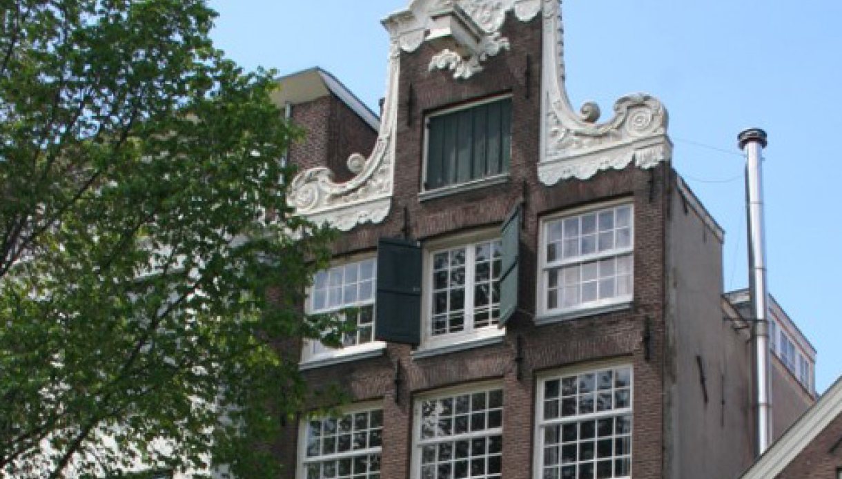 Amsterdam, Groenburgwal 56 bovenzijde