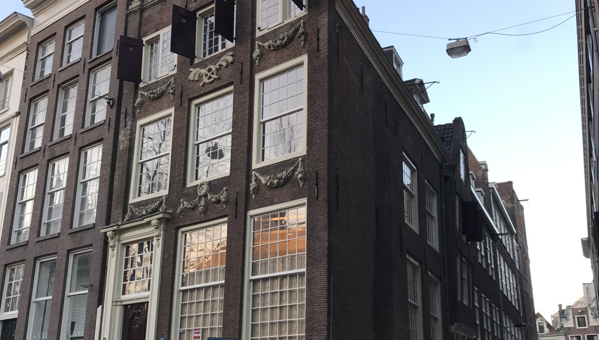 Amsterdam, Nieuwezijds Voorburgwal 264