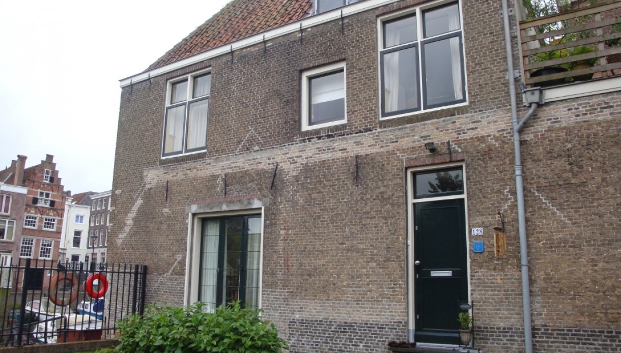 Dordrecht, Wijnstraat 124-128