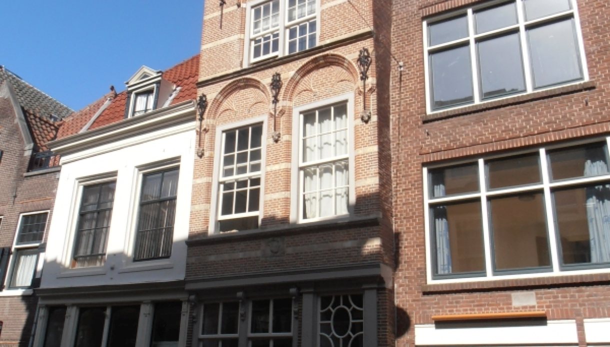 Dordrecht, Wijnstraat 71-73