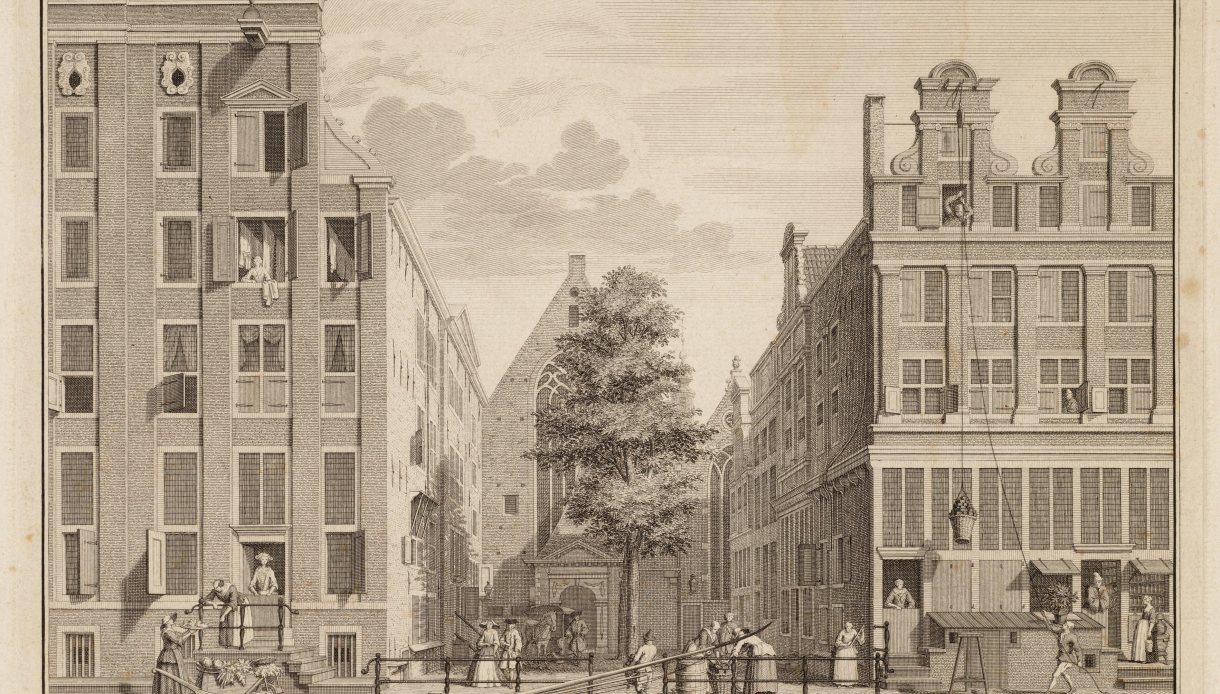 Het Walenpleintje, met links Oudezijds Achterburgwal 155 op een ets van Cornelis Pronk, 1736 (Stadsarchief Amsterdam)