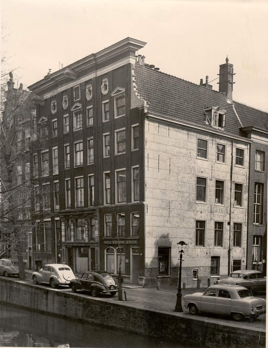 Oudezijds Achterburgwal 151-155, midden 20ste eeuw