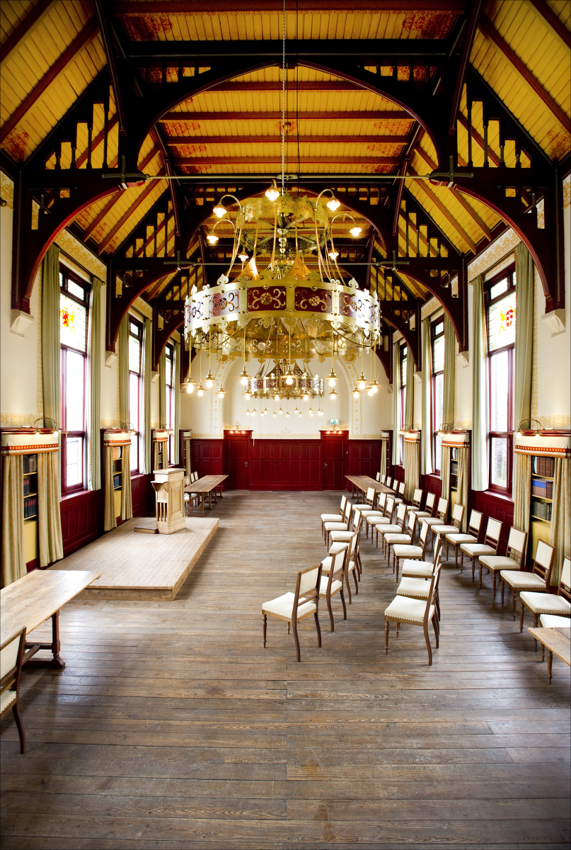 Aula te huur voor representatieve vergaderingen en ontvangsten