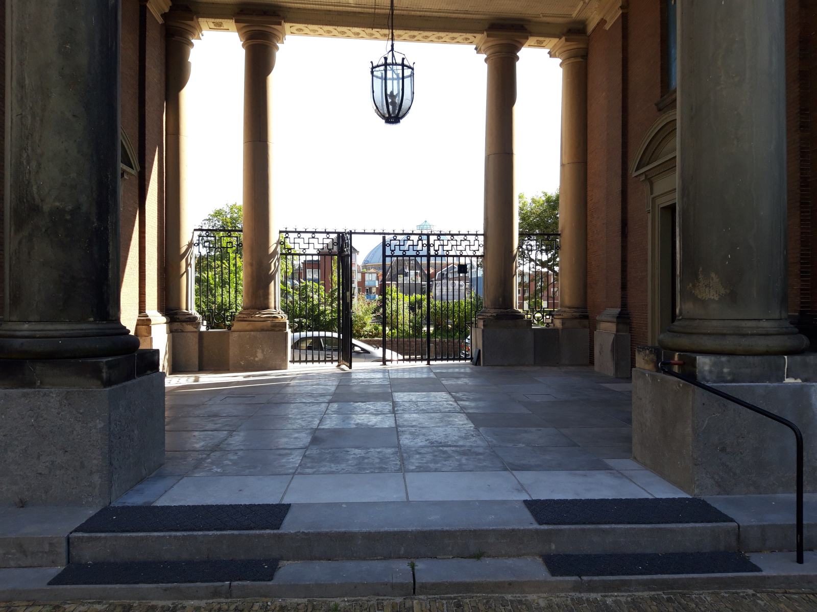 Gerestaureerde porticovloer van het Teylers Hofje