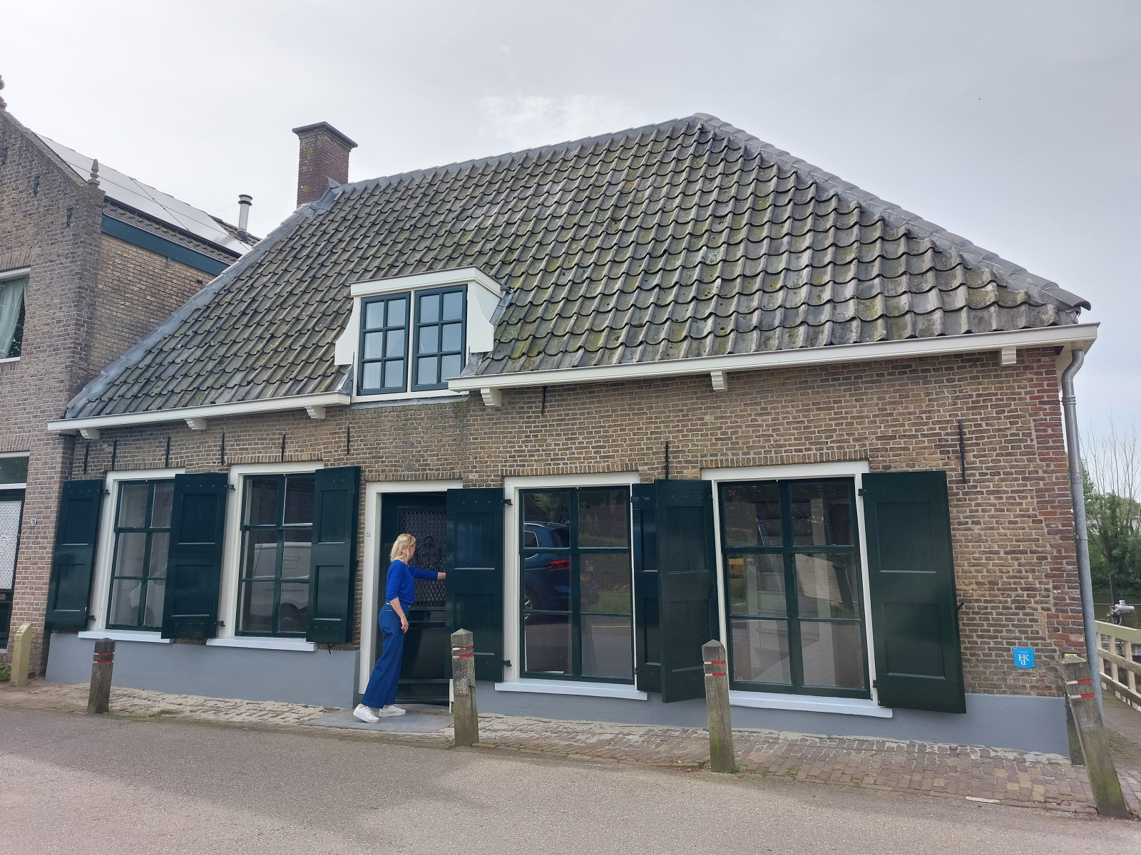 Voormalige sluiswachterswoning aan de Goejanverwellesluis in Hekendorp