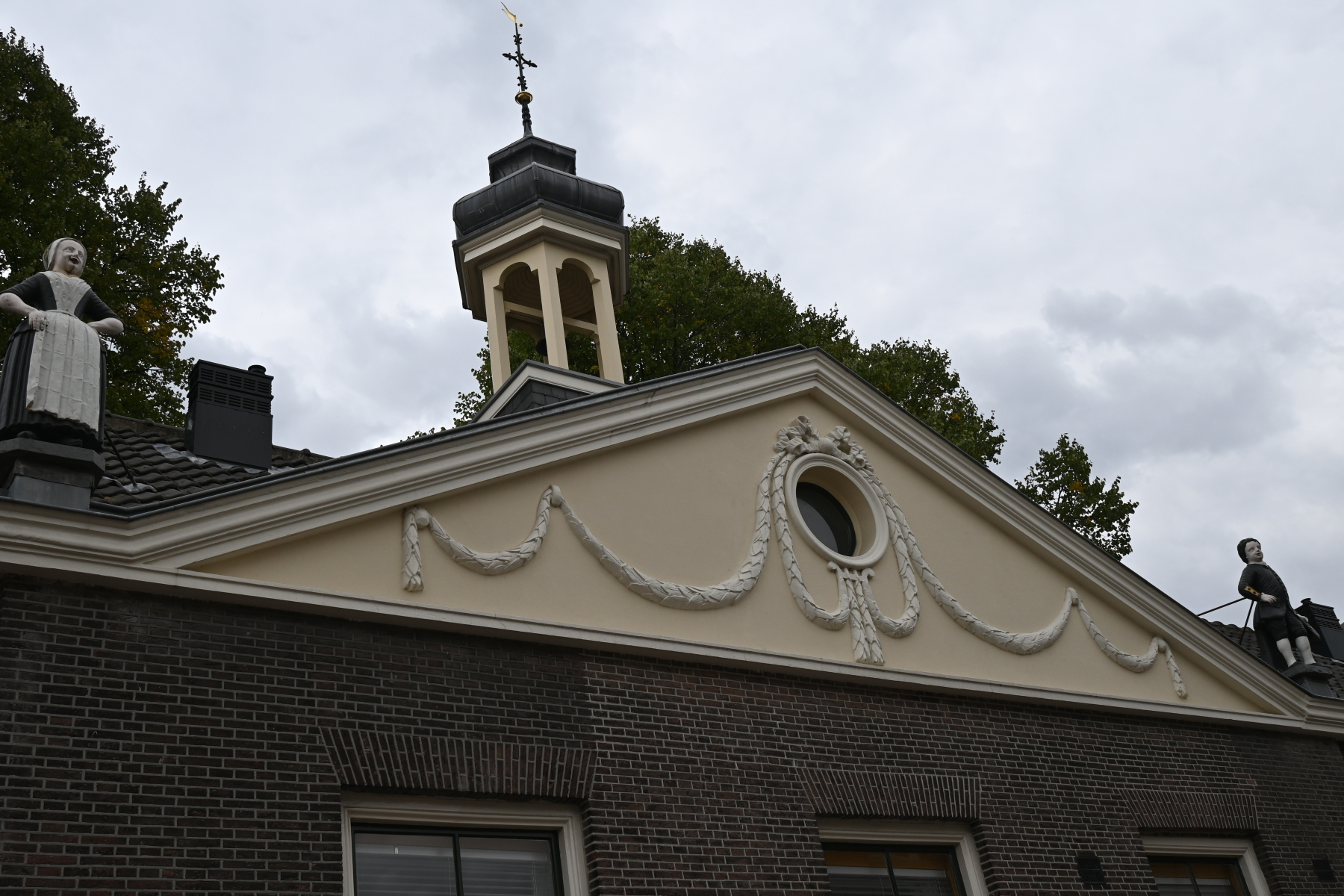 Gevelbeelden Schiedam Weeshuis