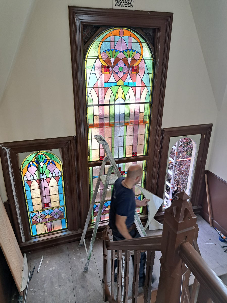 Plaatsing glas in lood ramen Willemskade