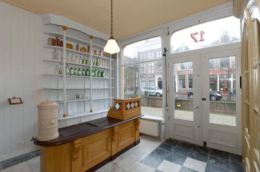 Victoriaanse keramische waterfilter uit Bolsward