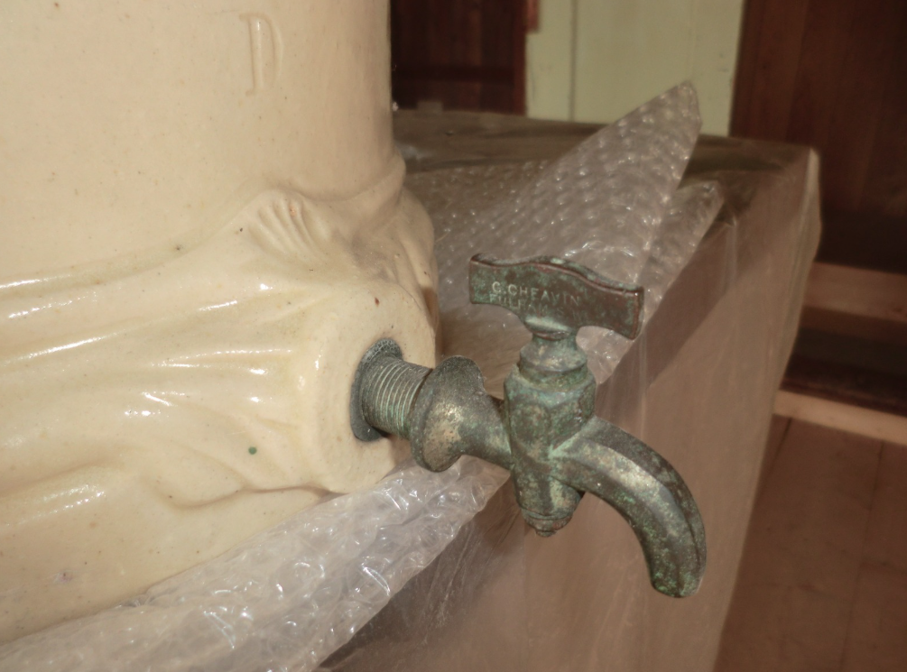 Victoriaanse keramische waterfilter uit Bolsward