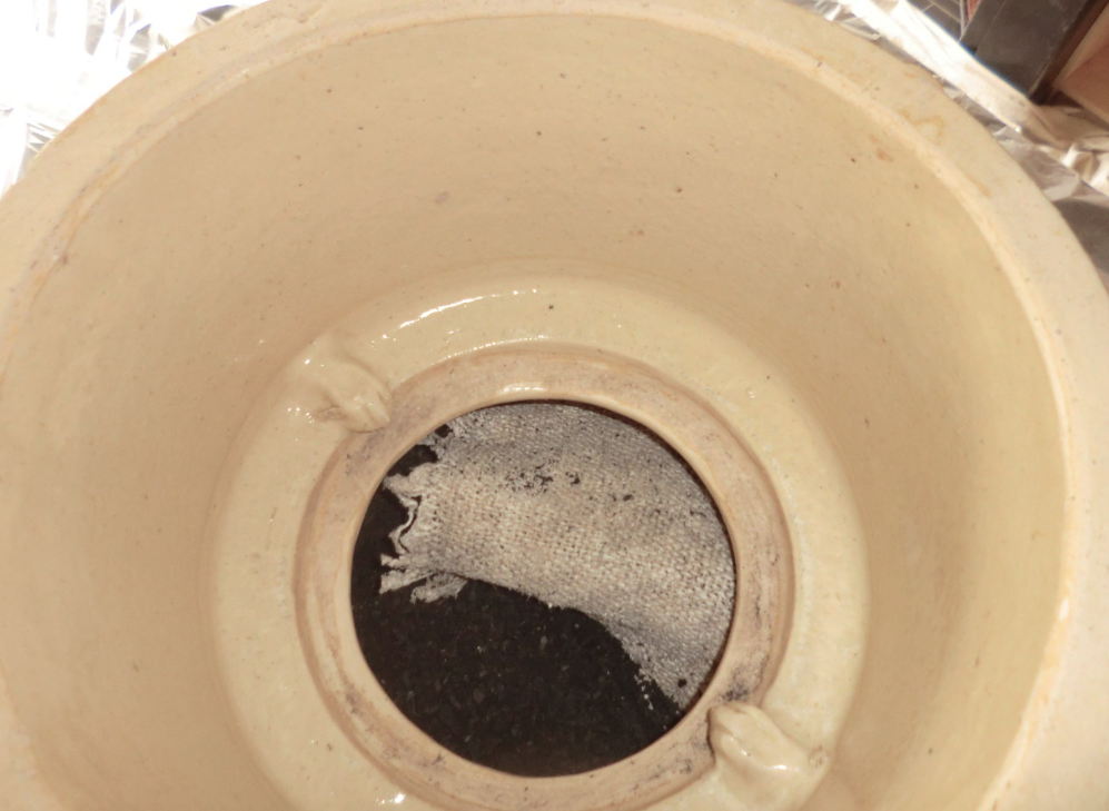 Victoriaanse keramische waterfilter uit Bolsward