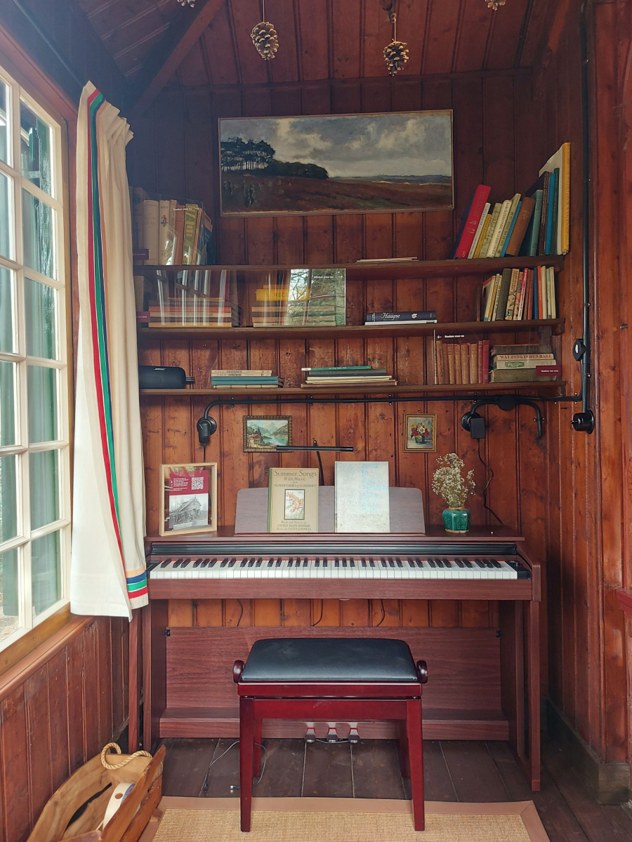 Muziekhoek met piano