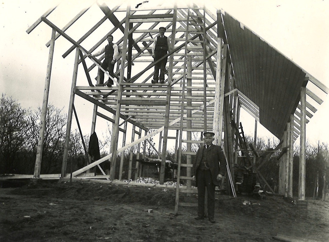 De bouw van De Roode Pan in het voorjaar van 1910