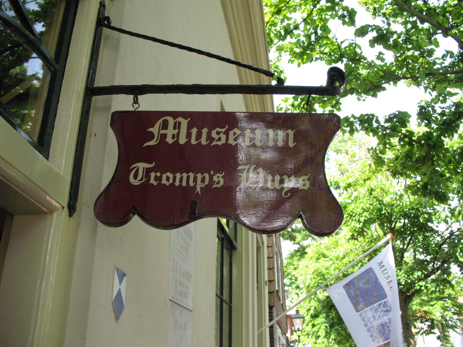 Vlieland Dorpsstraat 99 Tromps huys uithangbord