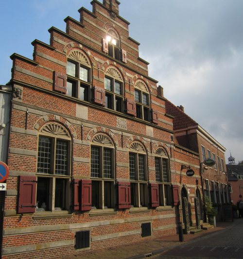 Vollenhove, Kerkplein 15