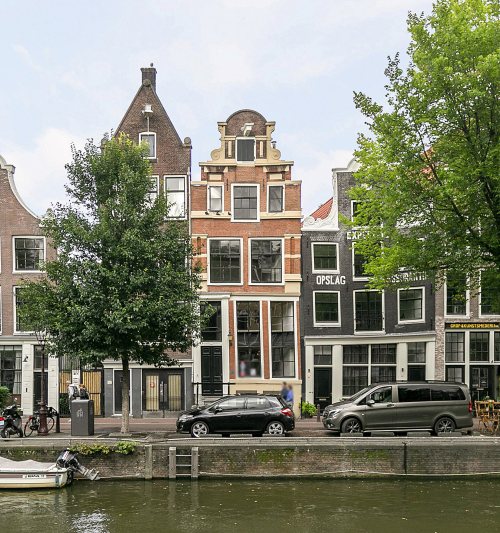 Amsterdam, Oudezijdse Voorburgwal 100
