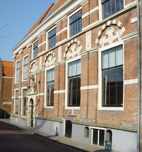 Hoorn Achterstraat 2 onder de boompjes