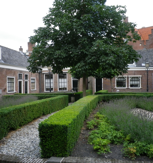 Hoorn Munnickenveld 21a tm 21g complex Claes Stapelshofje 2