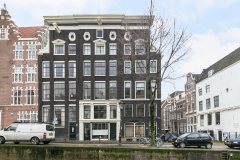 Oudezijds Achterburgwal 151-155 in Amsterdam (foto Zien)