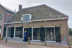 Voormalige sluiswachterswoning aan de Goejanverwellesluis in Hekendorp