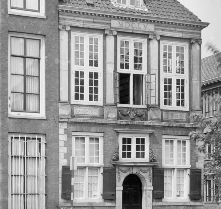 Gevel voordat de restauratie plaatsvond
