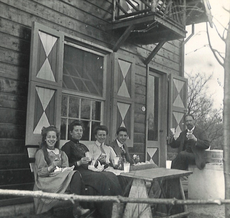 De familie Parqui bij De Roode Pan tijdens de paasvakantie, 1911.