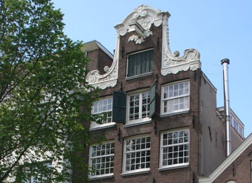 Amsterdam, Groenburgwal 56 bovenzijde