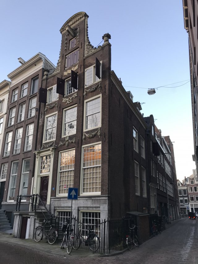 Amsterdam, Nieuwezijds Voorburgwal 264