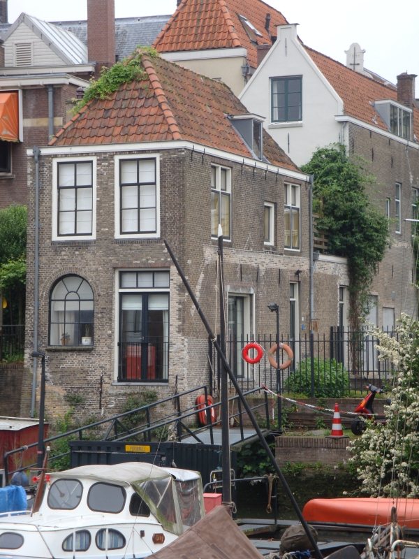Dordrecht, Wijnstraat 124-128