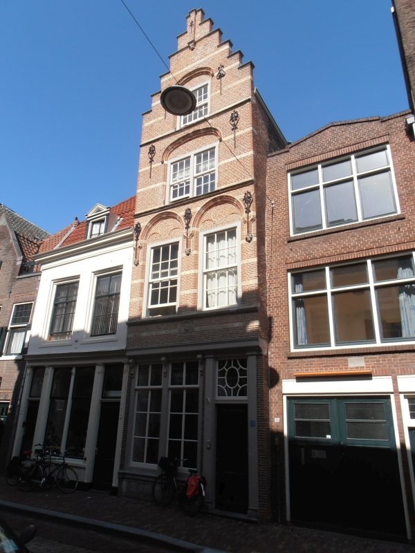 Dordrecht, Wijnstraat 71-73