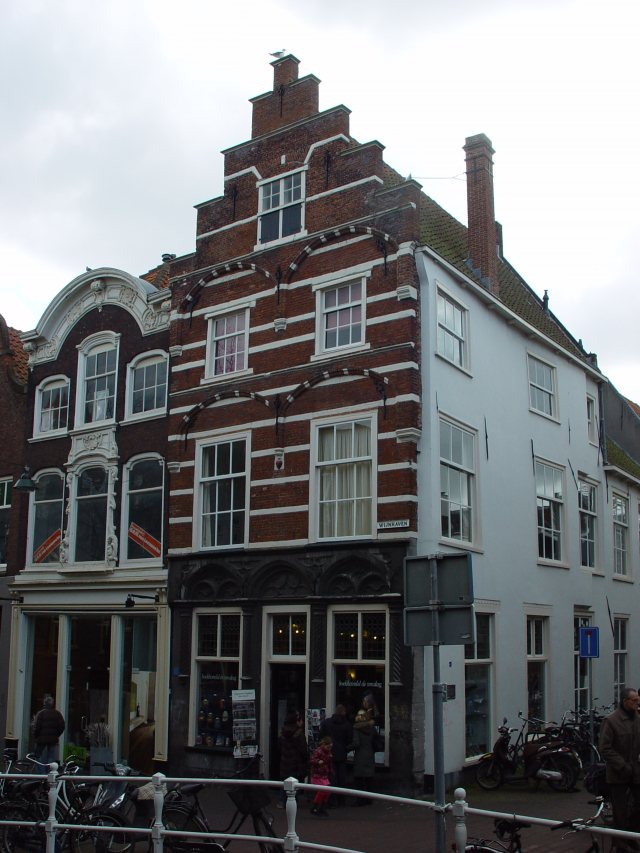 Delft, Wijnhaven 16/Boterbrug 17