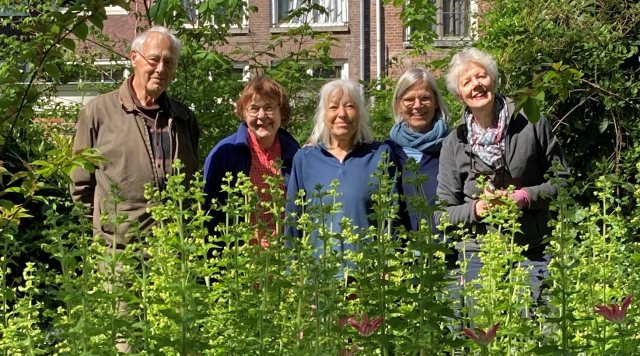 Tuinvrijwilligers in Huis Bartolotti in Amsterdam